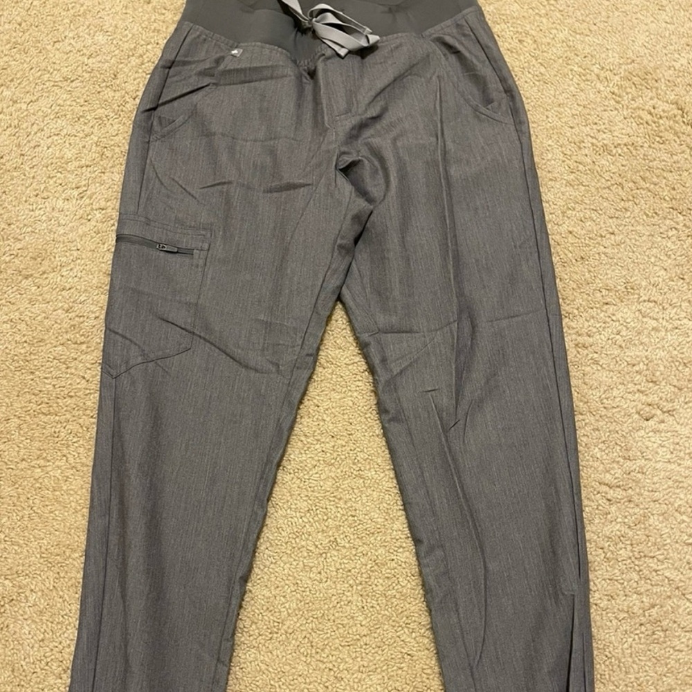 Figs Scrub Set (Graphite Color) - Picture 5 of 10